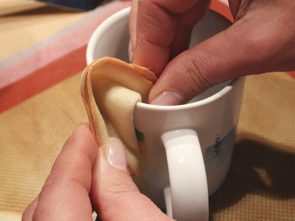 Receita de Biscoitos da Sorte para o reveillón Clara de Sousa