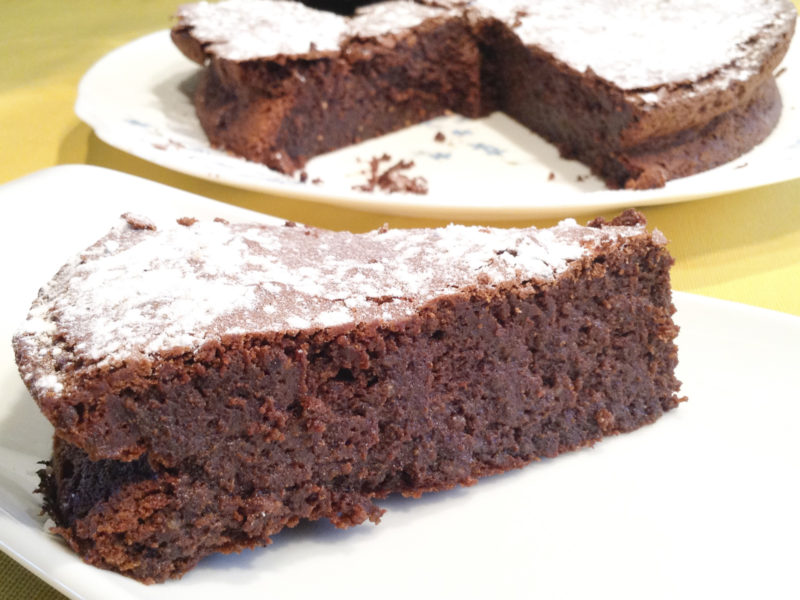 Receita de Bolo de Chocolate e Avelã (sem glúten) - Clara de Sousa