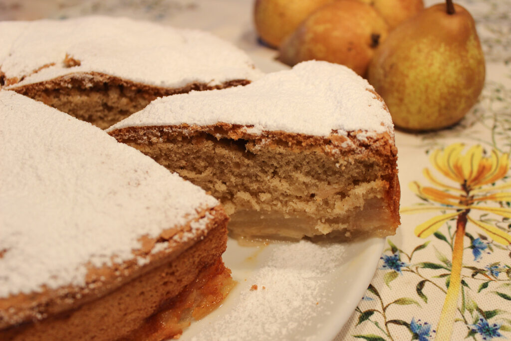 O Bolo Rainha da Clara de Sousa fica delicioso e é tão fácil de fazer -  1001 Ideias