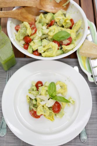 salada de tortelinni com vinagreta de manjericão destaque site